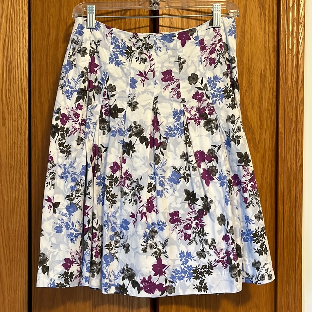 Talbots Petites Multi-Colored Cotton Floral Skirt 100% cotton. Fully lined.